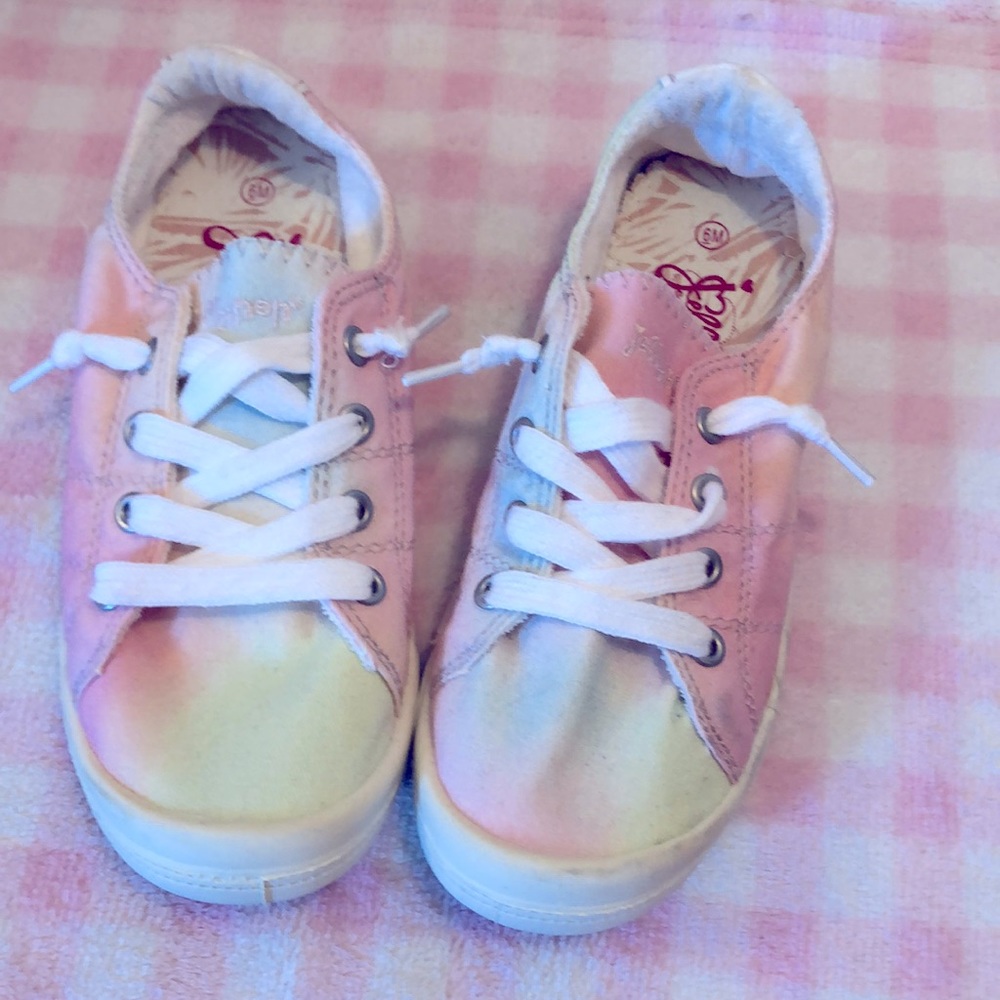 Cute pastel shoes!! 🍭